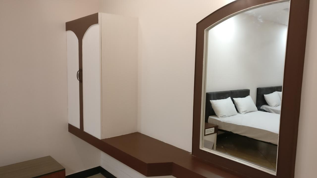 Ashok Bhavan Hotel Maduráj Kültér fotó